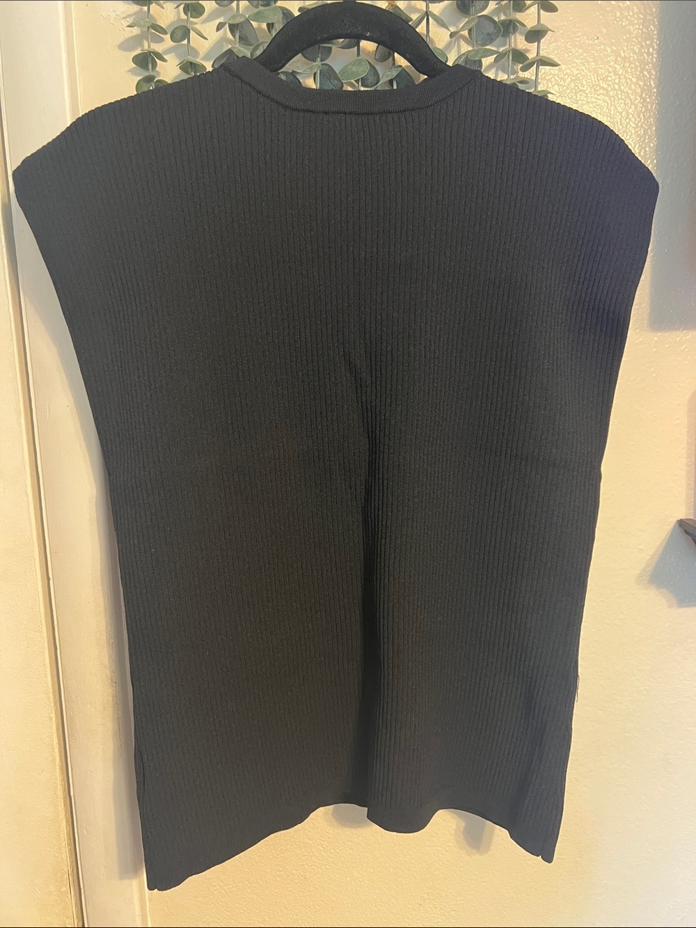 Express Black Ribbed Cap-Sleeve Tank Top - Picture 4 of 5